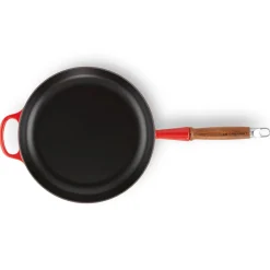 Le Creuset Signature Koekenpan met Houten Steel, 26cm kersenrood