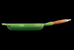 Le Creuset Signature Koekenpan met Houten Steel, 28cm bamboo green