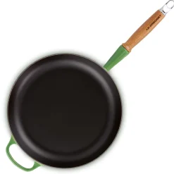 Le Creuset Signature Koekenpan met Houten Steel, 28cm bamboo green