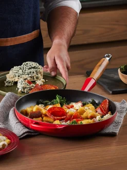 Le Creuset Signature Koekenpan met Houten Steel, 24cm kersenrood