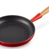 Le Creuset Signature Koekenpan met Houten Steel, 28cm kersenrood