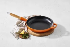 Le Creuset Signature Koekenpan met Houten Steel, 24cm oranjerood