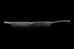 Le Creuset Signature Skillet, 30cm flint