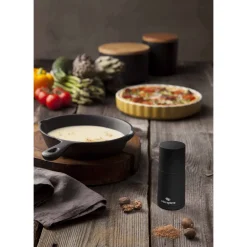 Microplane Spice Mill Nootmuskaatmolen, zwart