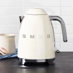 Smeg Waterkoker KLF03CREU, crème